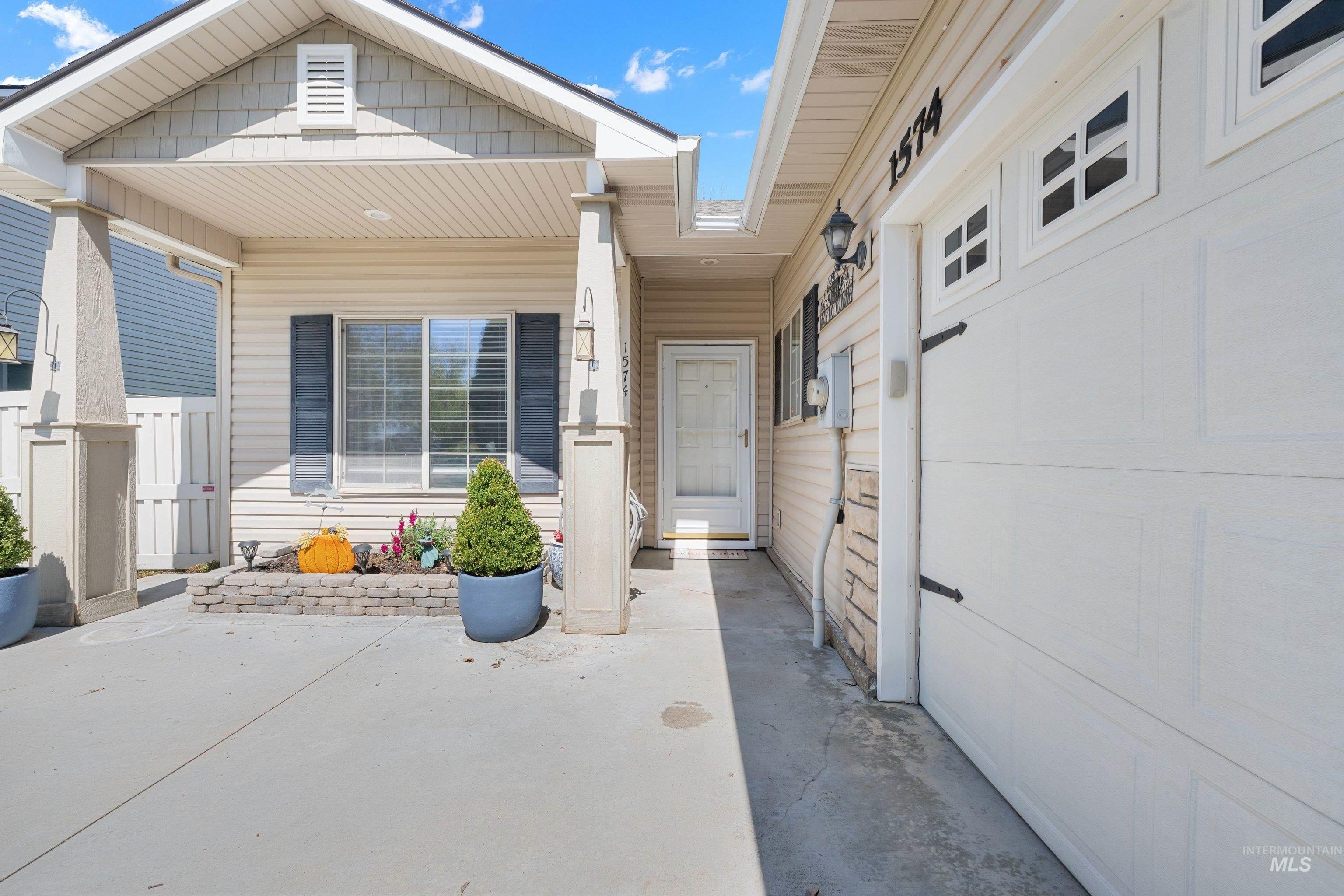 1574 N Wintertree Avenue