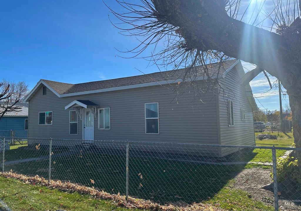 Photo of 613 2nd Street S St, Rupert, ID 83318 (MLS # 98967085)