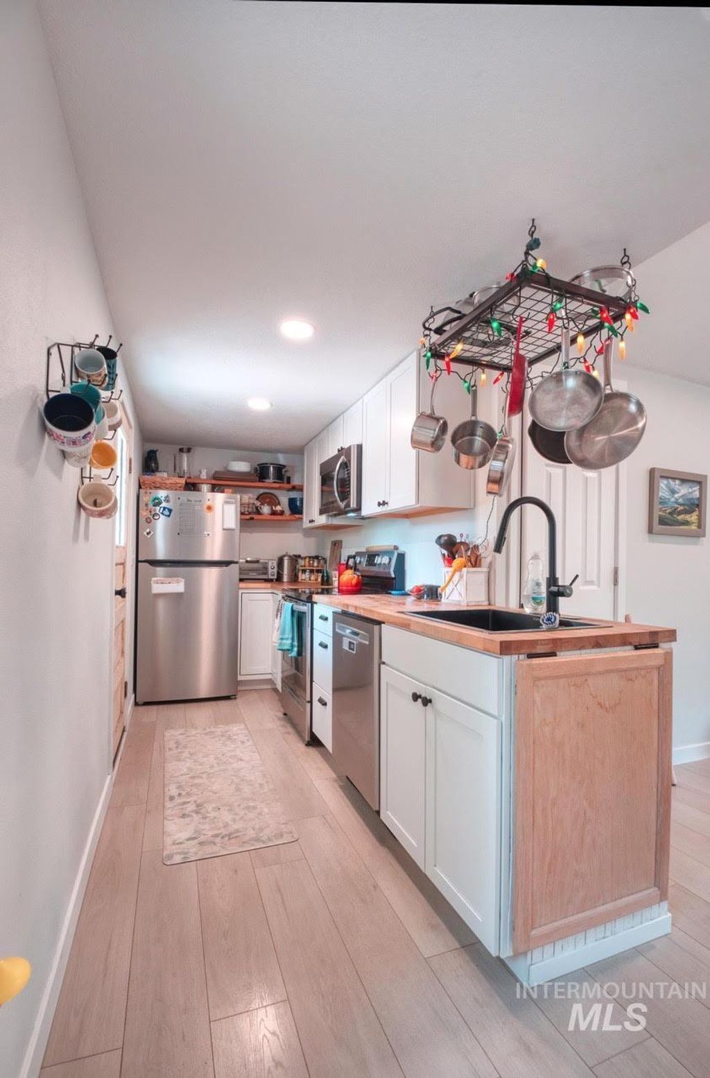 Photo of 1067 N Clithero Dr, Boise, ID 83703 (MLS # 98964915)