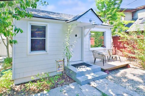 Photo of 1067 N Clithero Dr, Boise, ID 83703 (MLS # 98964915)