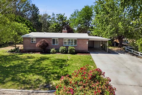 Photo of 1725 E Sherman Ave, Nampa, ID 83686 (MLS # 98991101)