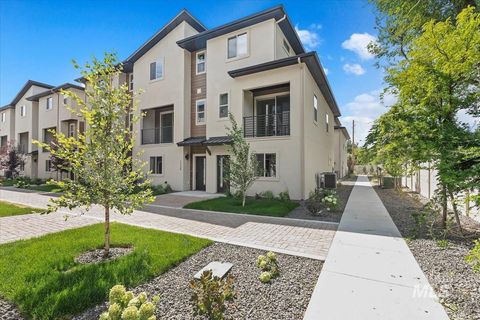 Photo of 1705 Federal Way, Boise, ID 83705 (MLS # 98972274)