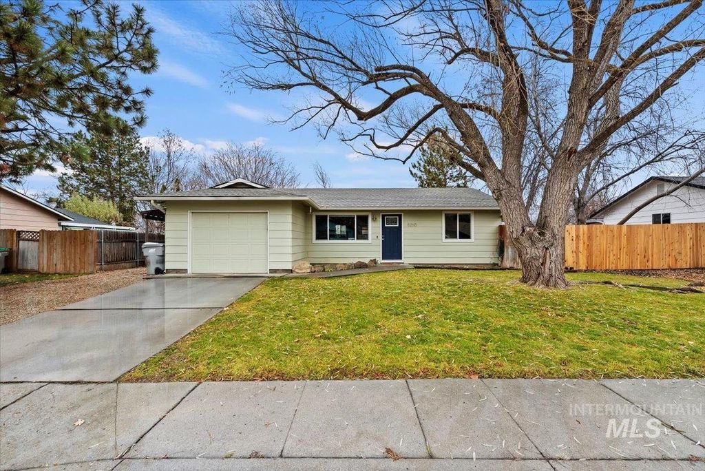 Photo of 8260 W Holbrook St, Boise, ID 83704 (MLS # 98969576)