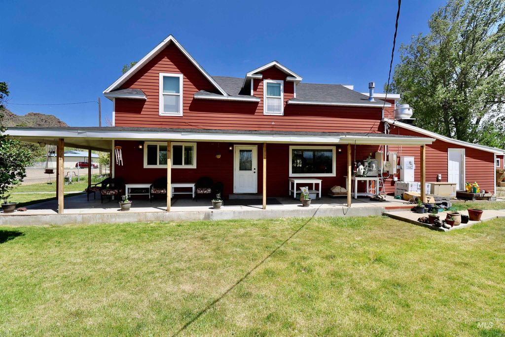 Photo of 306 Wroten St, Jordan Valley, OR 97910 (MLS # 98986313)