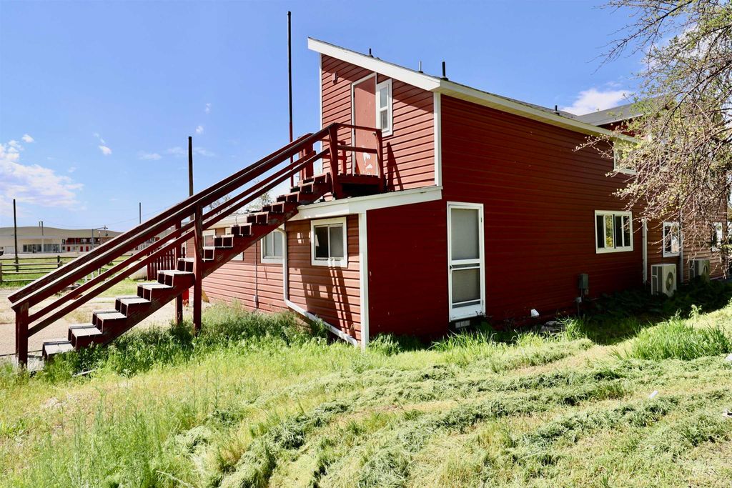 Photo of 306 Wroten St, Jordan Valley, OR 97910 (MLS # 98986313)