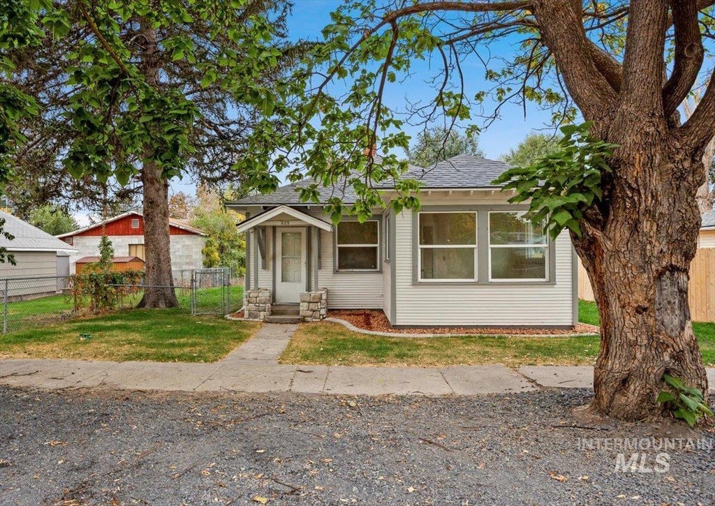 Photo of 325 Nebraska St, Gooding, ID 83330 (MLS # 99002298)