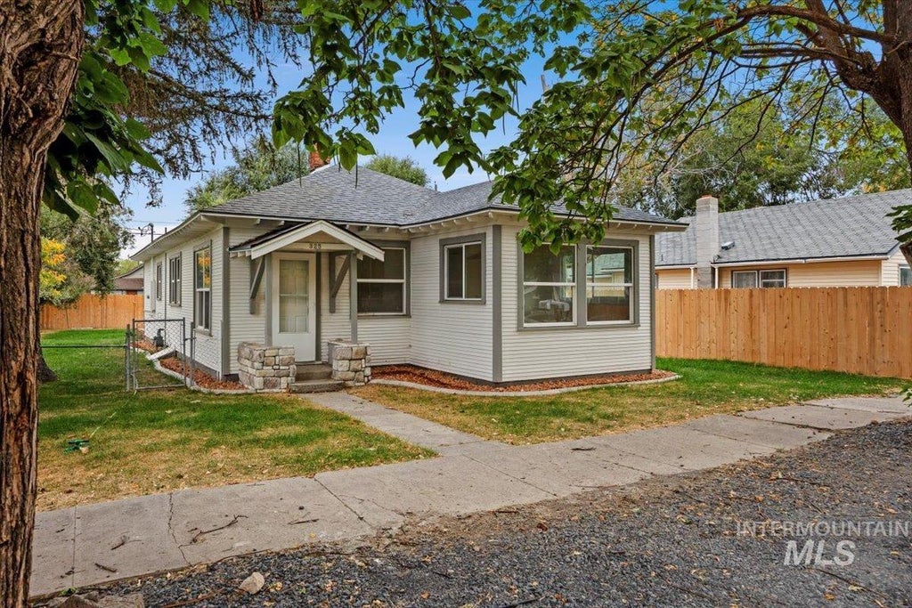 Photo of 325 Nebraska St, Gooding, ID 83330 (MLS # 99002298)