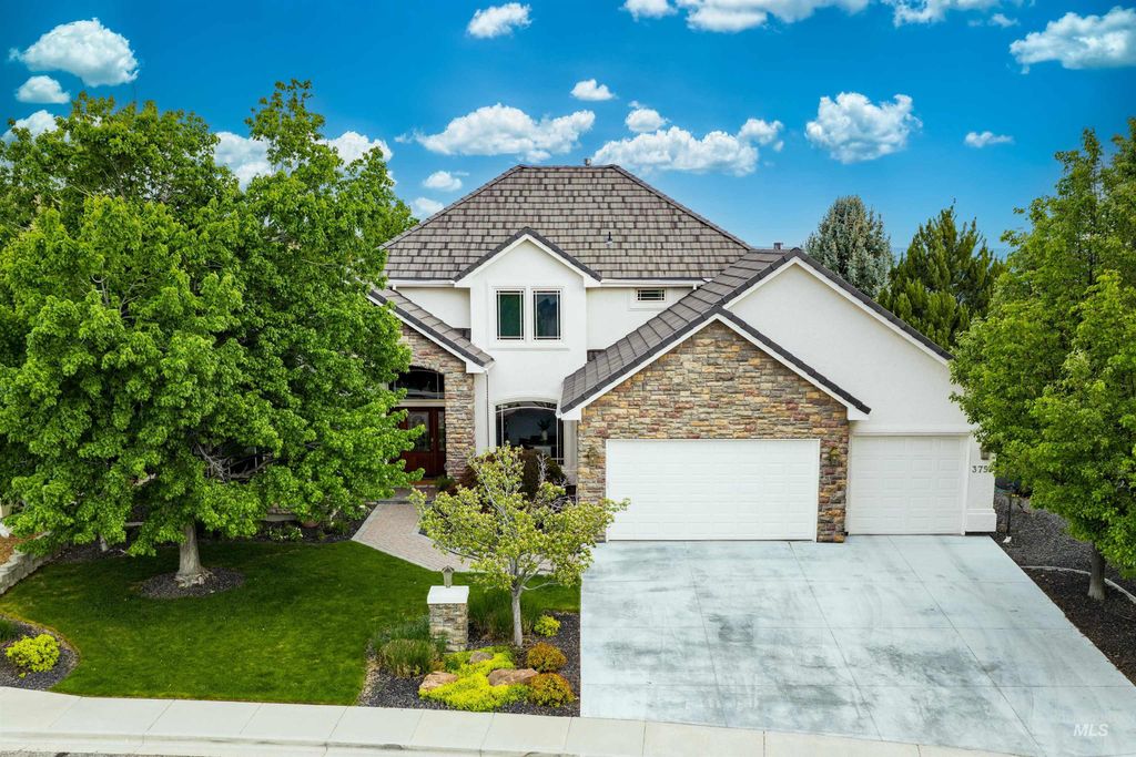 Photo of 3757 W Quail Hollow Ct, Boise, ID 83703 (MLS # 98986198)