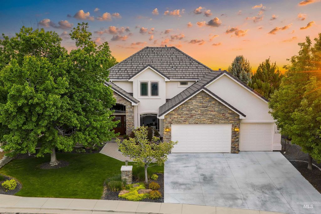 Photo of 3757 W Quail Hollow Ct, Boise, ID 83703 (MLS # 98986198)
