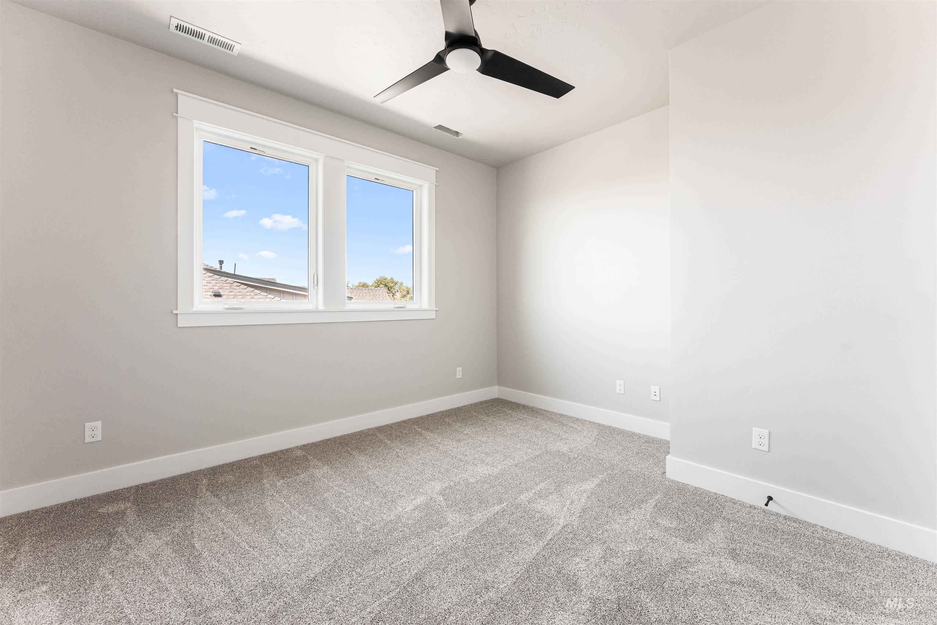 Unfurnished room featuring carpet floors and ceiling fan