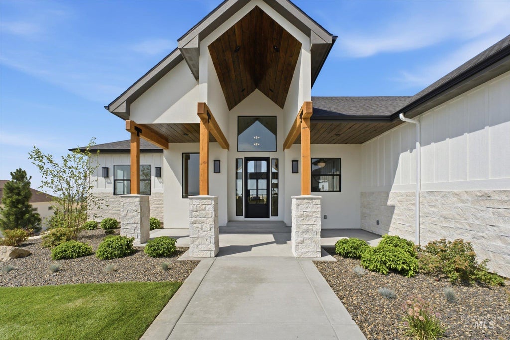 Photo of 27181 Iron Horse Dr, Caldwell, ID 83607 (MLS # 98997673)