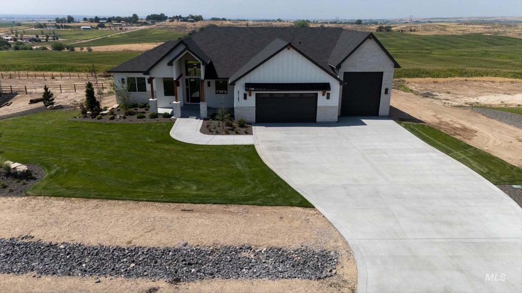 Photo of 27181 Iron Horse Dr, Caldwell, ID 83607 (MLS # 98997673)