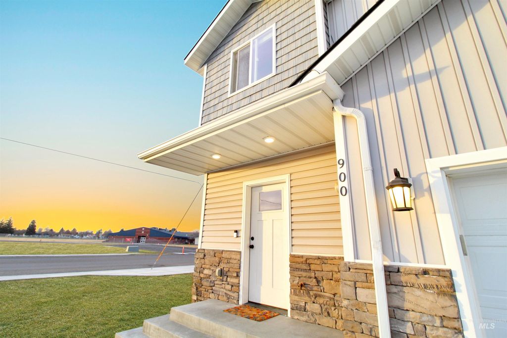 Photo of 900 E 20th St, Burley, ID 83318 (MLS # 98973485)