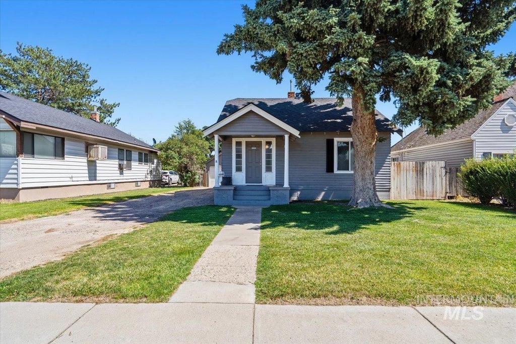 Photo of 620 16th Avenue S AVE, Nampa, ID 83651 (MLS # 98994338)