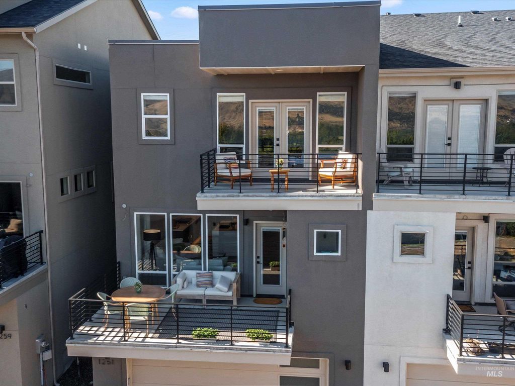 Photo of 1251 E Echelon Ridge Lane, Boise, ID 83716 (MLS # 98970955)