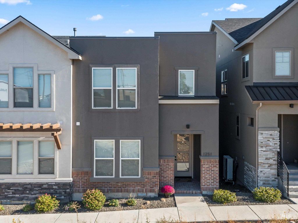 Photo of 1251 E Echelon Ridge Lane, Boise, ID 83716 (MLS # 98970955)