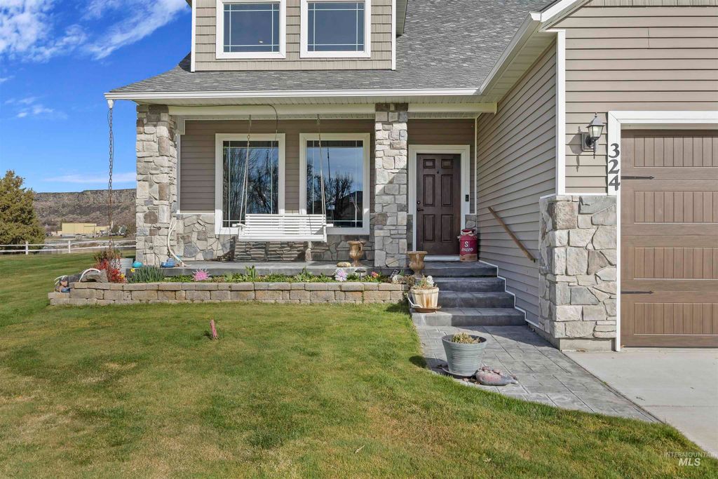 Photo of 324 Clear Creek Ln, Buhl, ID 83316 (MLS # 98978194)