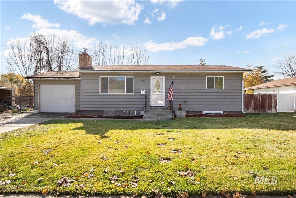 Photo of 1734 Poplar Ave, Twin Falls, ID 83301 (MLS # 98967012)