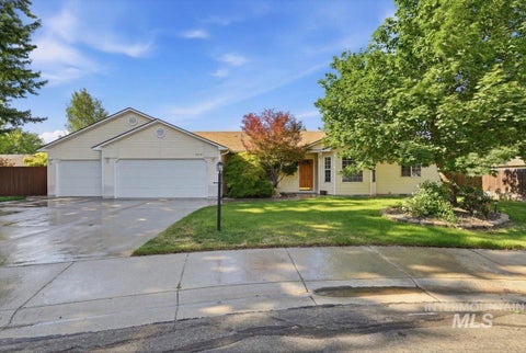 Photo of 2649 W Wave Ct, Meridian, ID 83642 (MLS # 98989701)