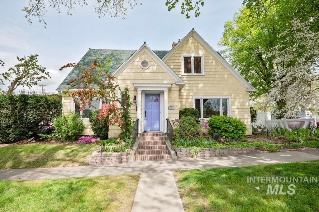 Photo of 221 7th Avenue, Lewiston, ID 83501 (MLS # 98984095)
