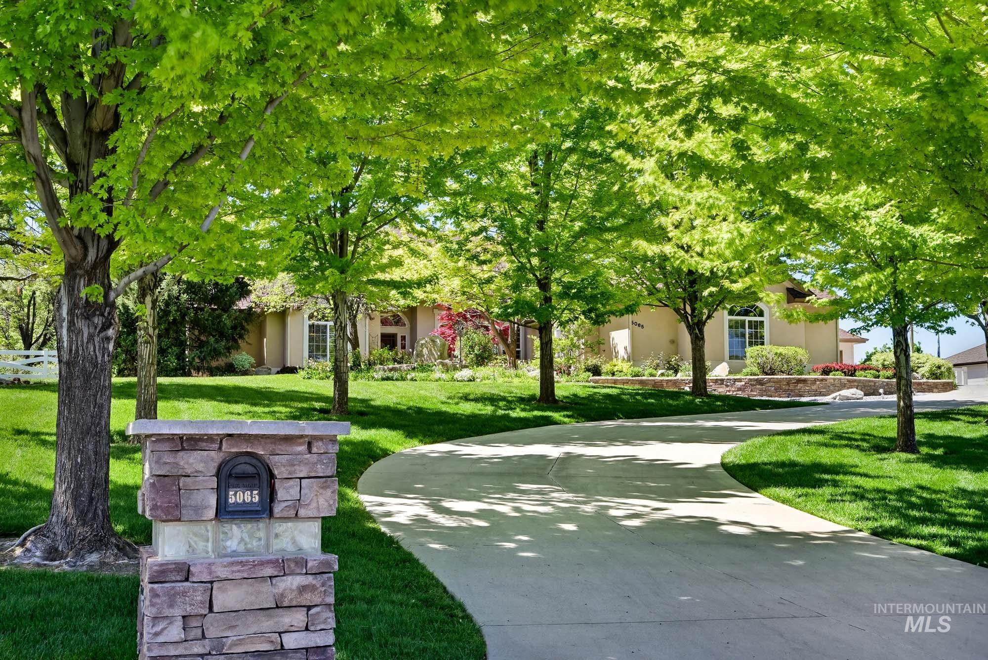 5065 N Golden View Ct