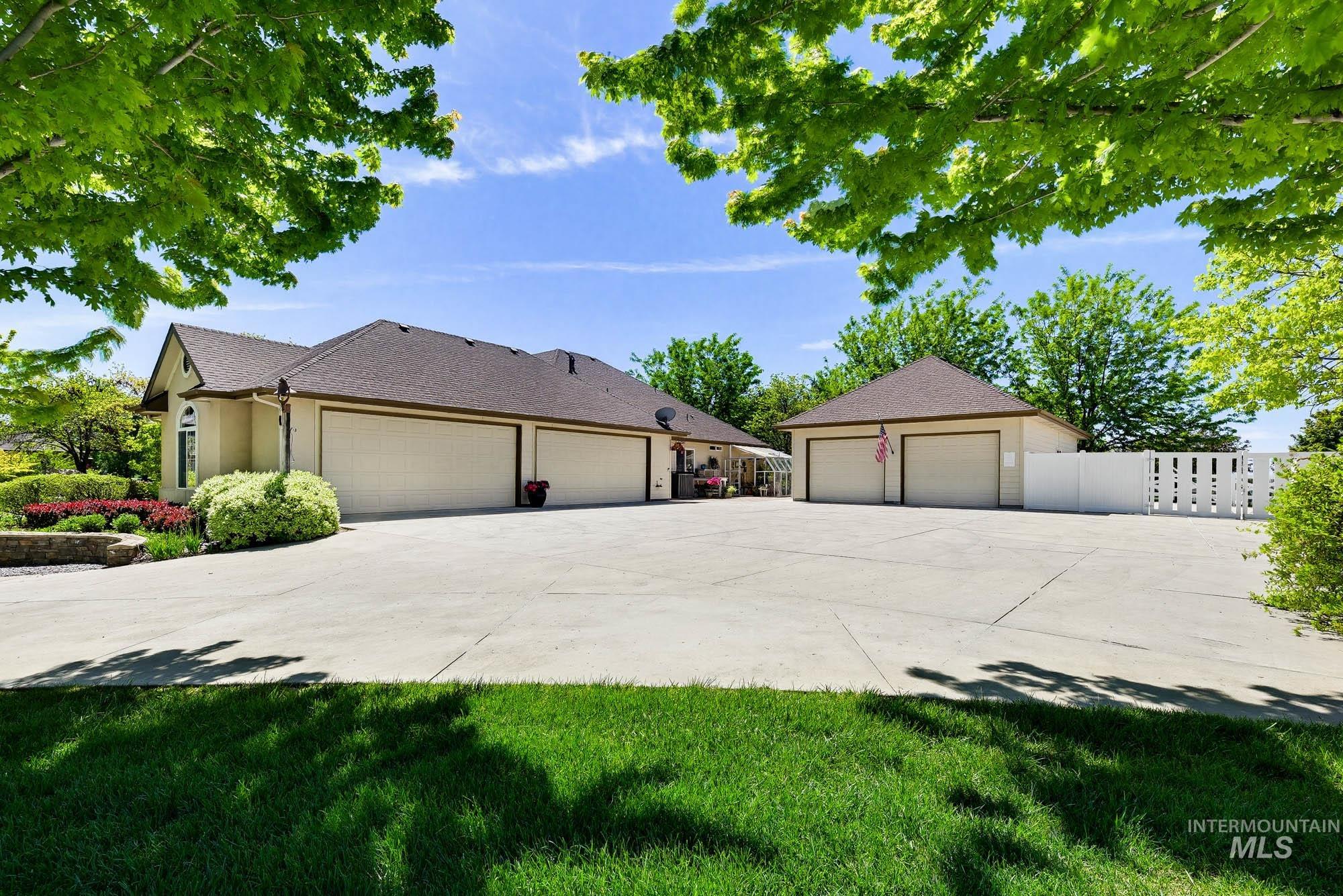 5065 N Golden View Ct