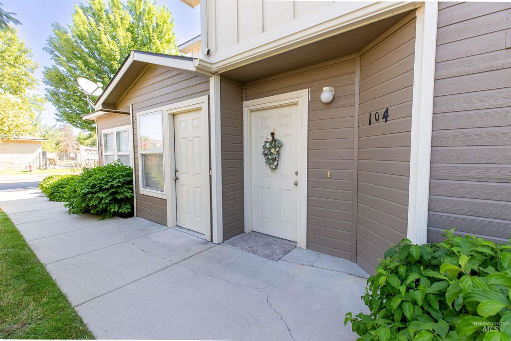 Photo of 11073 W Garverdale Ln #104 Ln, Boise, ID 83713 (MLS # 98963397)