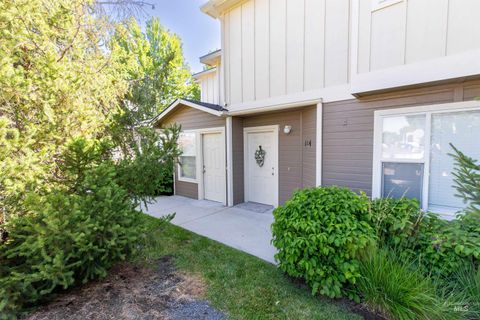 Photo of 11073 W Garverdale Ln #104 Ln, Boise, ID 83713 (MLS # 98963397)