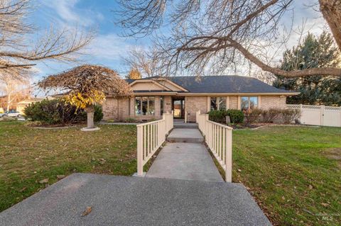 Photo of 1840 Candleridge Dr, Twin Falls, ID 83301 (MLS # 98966782)