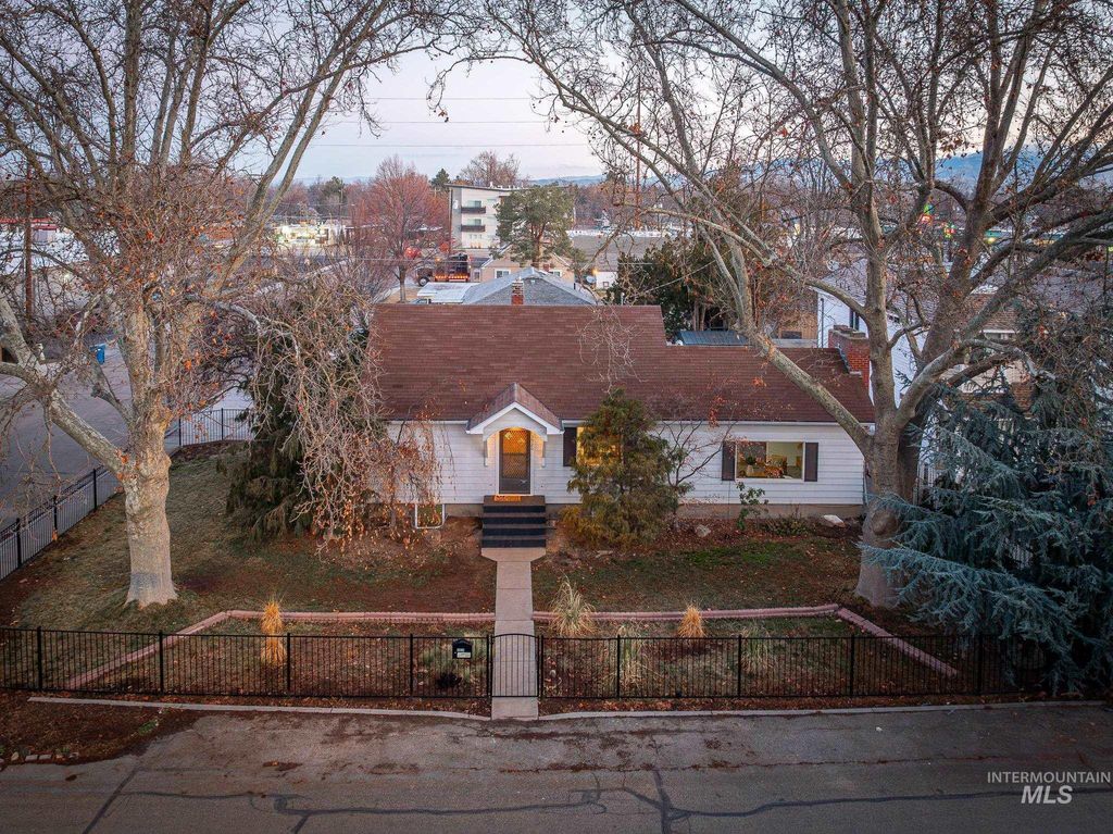 Photo of 3920 W Dorian St, Boise, ID 83705 (MLS # 98974570)