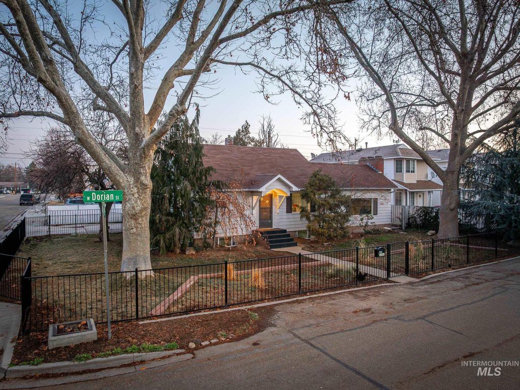 Photo of 3920 W Dorian St, Boise, ID 83705 (MLS # 98974570)
