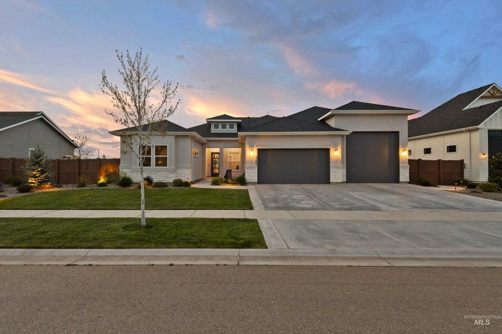 Photo of 5766 W. Trigo Dr, Eagle, ID 83616 (MLS # 98983006)