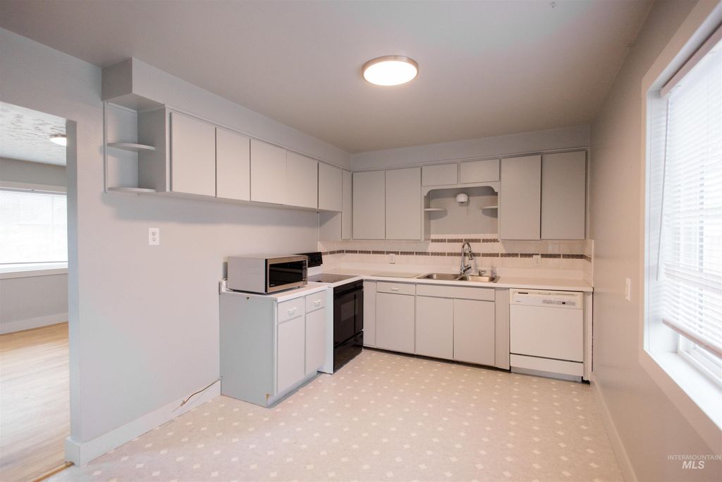 Photo of 107 Baker Dr, Mountain Home, ID 83647 (MLS # 98972030)