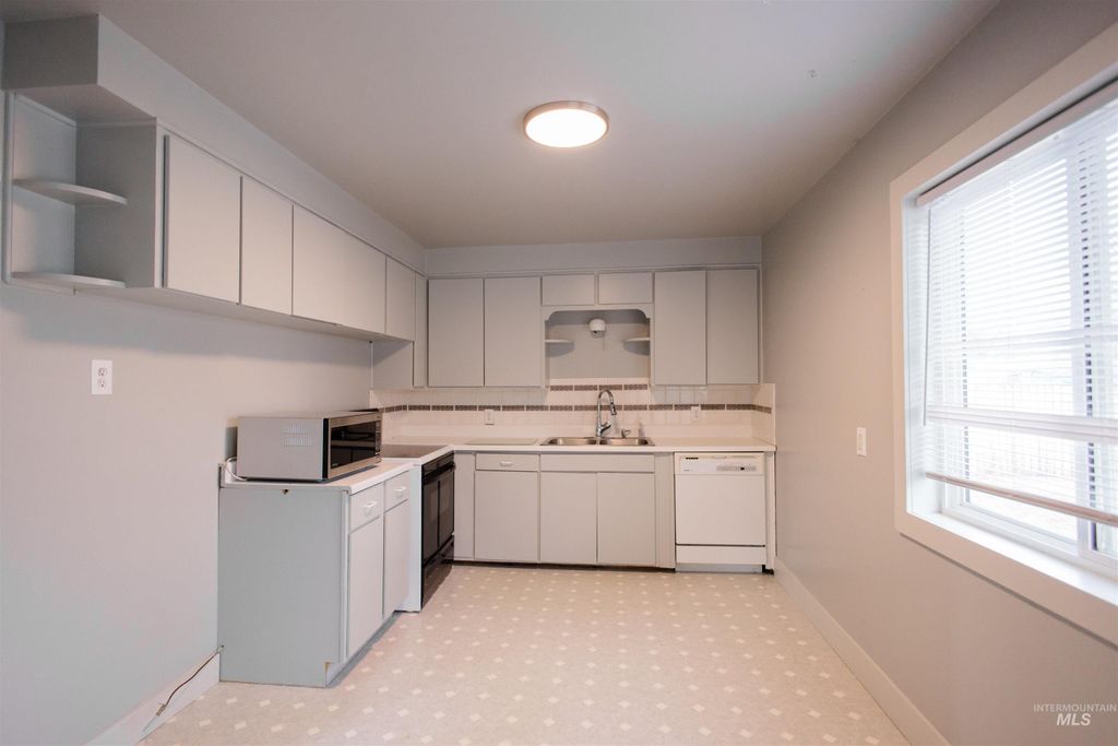 Photo of 107 Baker Dr, Mountain Home, ID 83647 (MLS # 98972030)