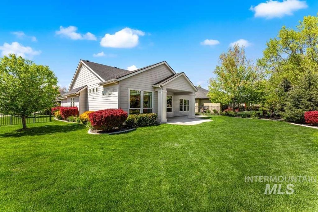 Photo of 2986 S Fox Run Ave, Eagle, ID 83616 (MLS # 98984238)