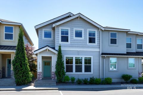 Photo of 12151 W Evely Pines Ln, Star, ID 83669 (MLS # 98987572)