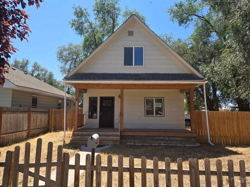 Photo of 361 W 3rd Ave, Twin Falls, ID 83301 (MLS # 98957146)