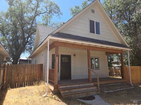 Photo of 361 W 3rd Ave, Twin Falls, ID 83301 (MLS # 98957146)