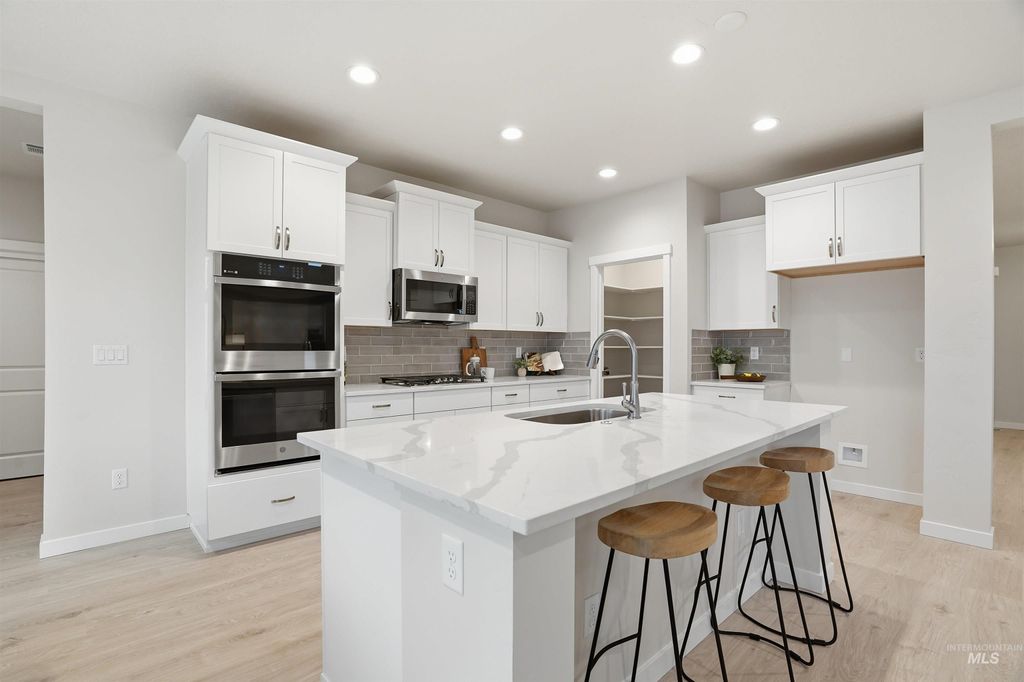 Photo of 10784 Armuth St, Caldwell, ID 83605 (MLS # 98975623)