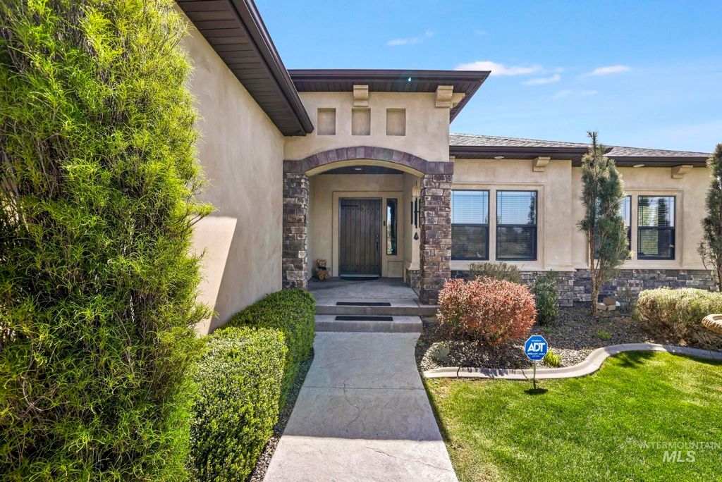 Photo of 4152 N Meadow Ridge Cir, Twin Falls, ID 83301 (MLS # 98984669)