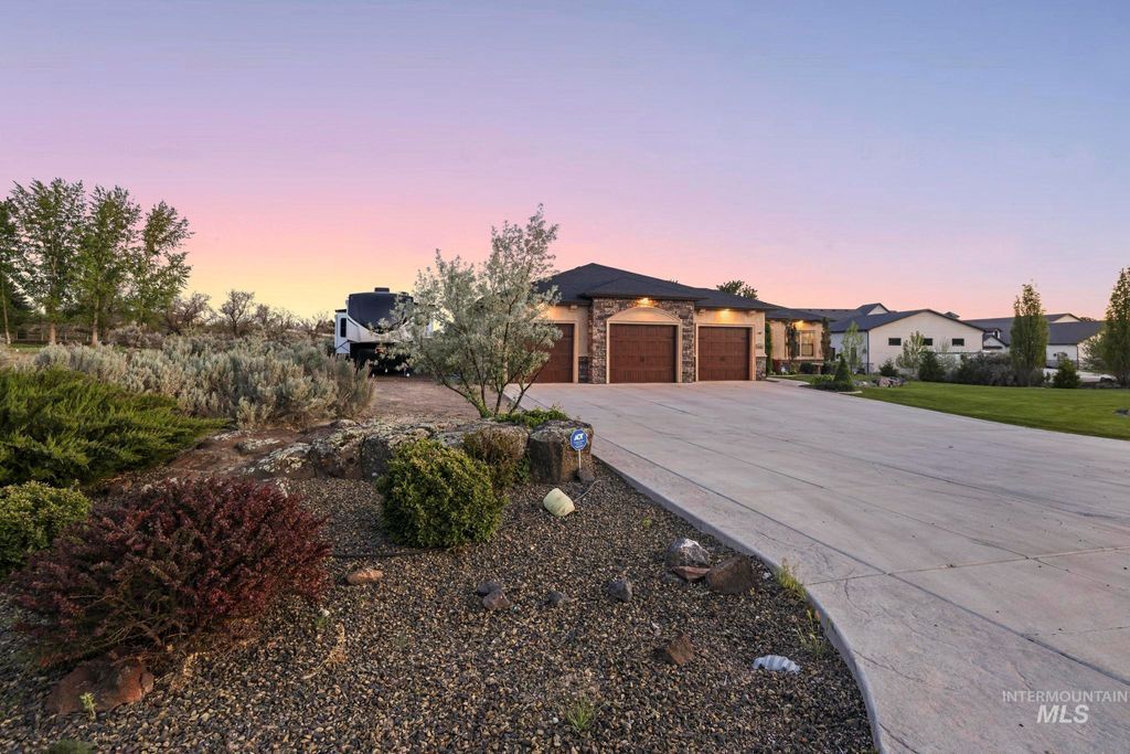 Photo of 4152 N Meadow Ridge Cir, Twin Falls, ID 83301 (MLS # 98984669)