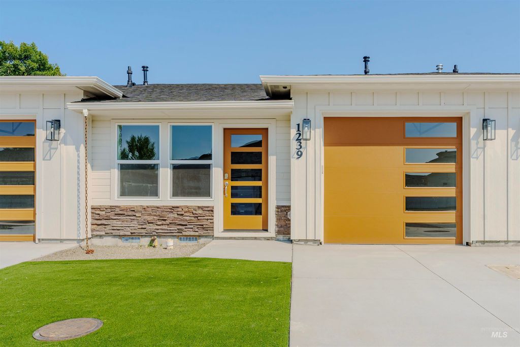 Photo of 1239 Phillips Circle, Ontario, OR 97914 (MLS # 98974673)