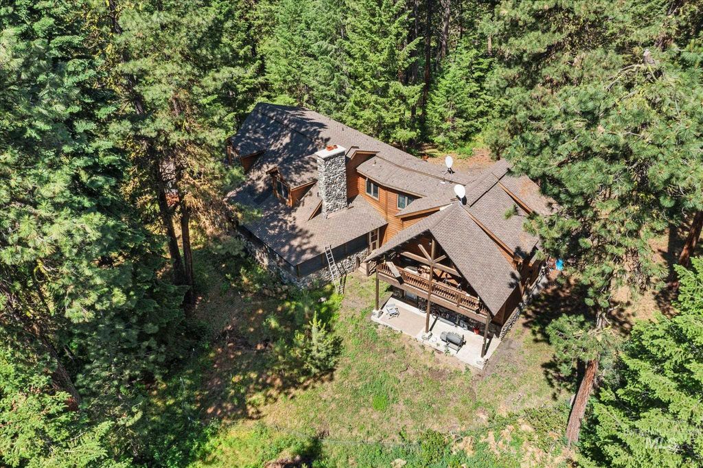 Photo of 123 Wilderness Ranch Ln, Cascade, ID 83611 (MLS # 98992691)
