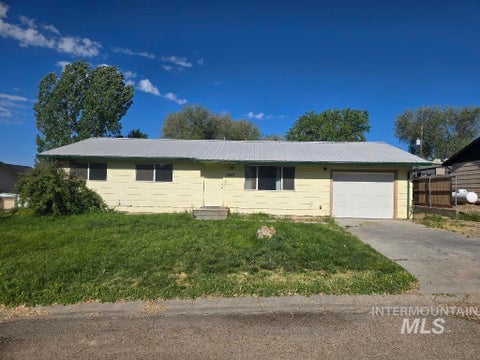 Photo of 307 N 8th St, Parma, ID 83660 (MLS # 98985285)