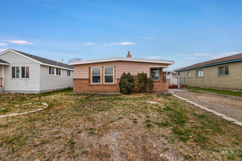 Photo of 720 14th Ave N, Buhl, ID 83316 (MLS # 98969330)