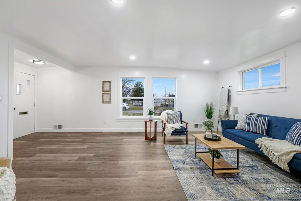 Photo of 720 14th Ave N, Buhl, ID 83316 (MLS # 98969330)