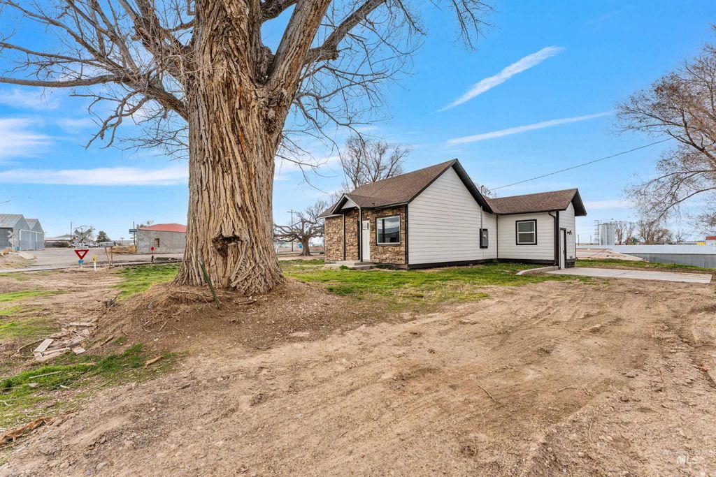 Photo of 203 Boyd Street E St, Murtaugh, ID 83344 (MLS # 98978131)