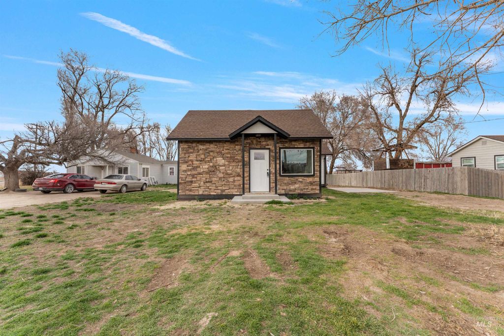 Photo of 203 Boyd Street E St, Murtaugh, ID 83344 (MLS # 98978131)