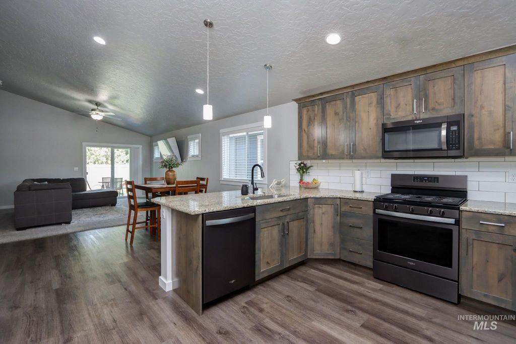 Photo of 204 Crimson Cir E, Fruitland, ID 83619 (MLS # 98977871)