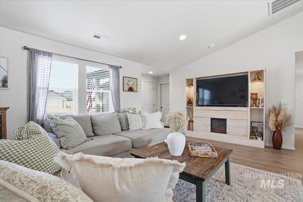 Photo of 11391 Alice Springs St, Caldwell, ID 83607 (MLS # 98975082)